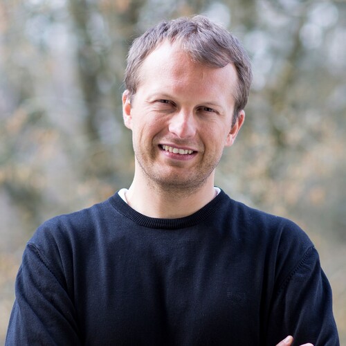 Fotka hosta Samuel Prívara k přednášce Jak řídit svůj život a nenabourat (a co dělat, když to nevyjde)?.