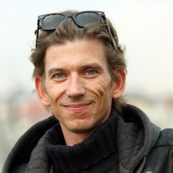 Fotka hosta Jiří Strach k přednášce Cesta beze strachu.